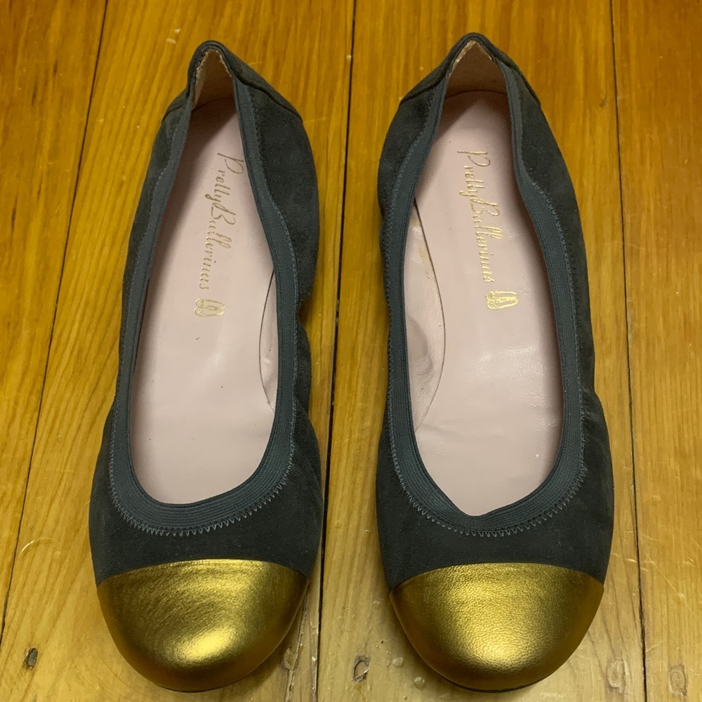 Pretty Ballerinas Black Flats with Gold Toe Cap